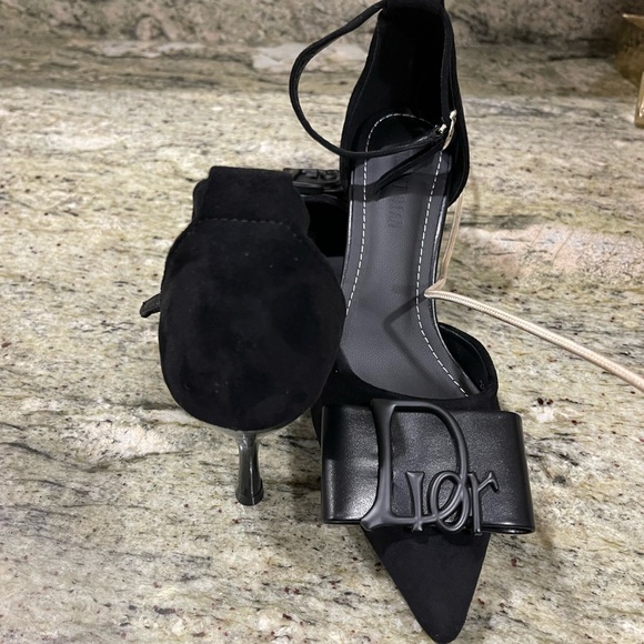 Dress up for the office in this black elegant black heel. - Picture 5 of 5